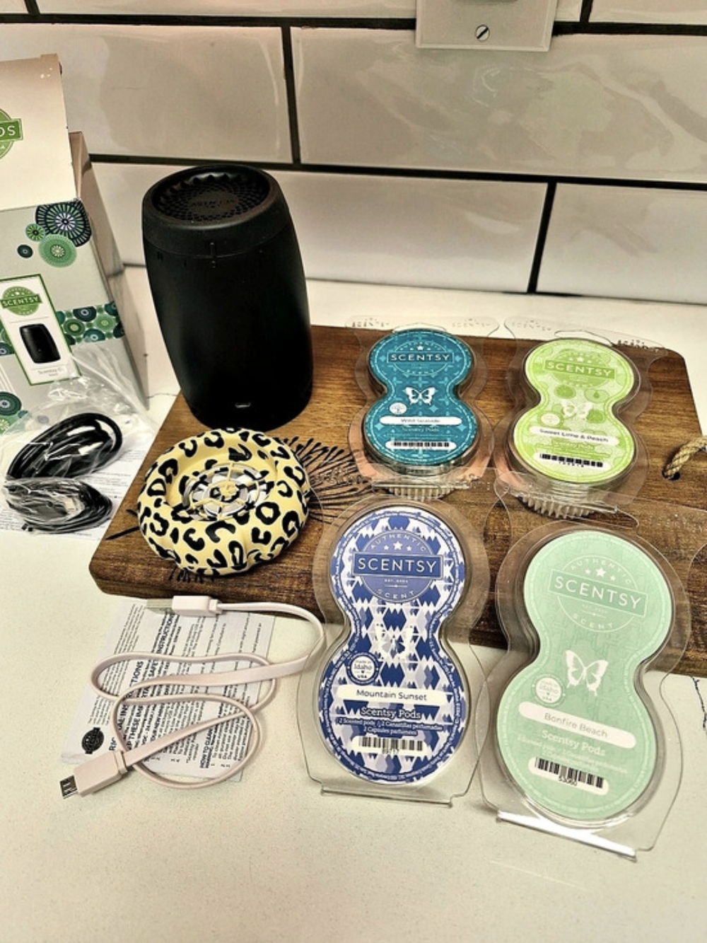 SCENTSY Air Go In Box Plus MINI Fan and 4 NEW pods